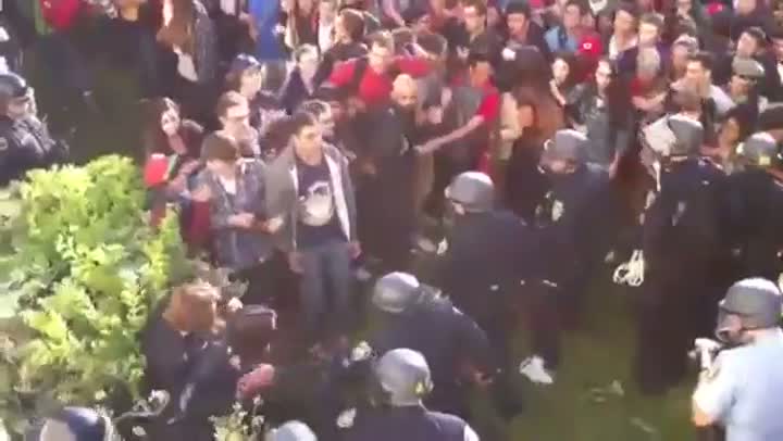 Watch Berkeley Police Beating Students at Occupy Cal Protest Video