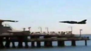 Watch Jet Flies Very Low Over Santa Monica Pier Video