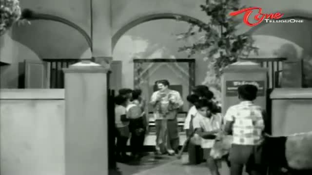 Watch Telugu Comedy Scene From Sisindri Chittibabu Movie - School Students Funny Honour To Allu Ramalingaiah - Telugu Cinema Movies Video