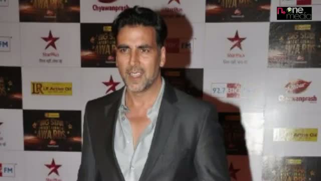 Watch Shahrukh and Akshay were seen bonding with each Other at Big Star Entertainment Awards 2012 Video