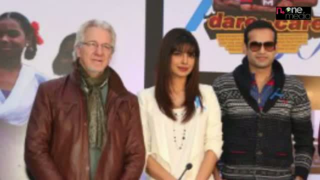 Watch Priyanka - Irfan At 'Cheer-O-Meter' Launch In New Delhi Video