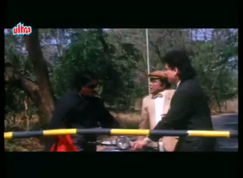 Watch Andaz Apna Apna - Comedy Scene - Shakti Kapoor as Thief Video