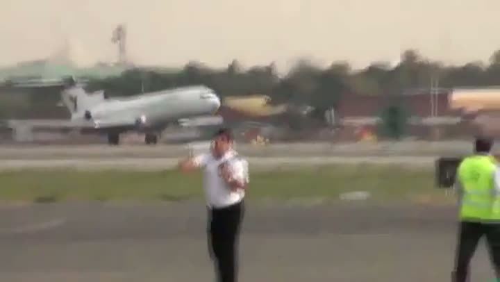 Watch Iran Air Boeing 727 Lands With Stuck Nose Gear Video