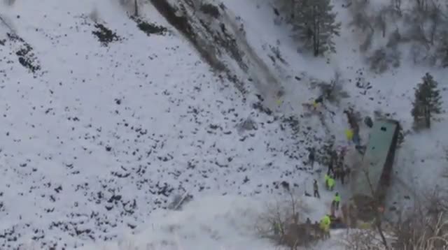 Watch 9 Killed in Tour Bus Crash Along Oregon Highway Video