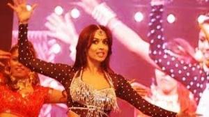 Watch Malaika Arora Khan at Saifai Mahotsav 2012 Video