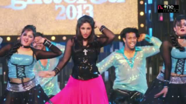 Watch Parineeti Chopra & Arjun Kapoor Perform at a New Year's bash Video