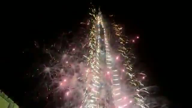 Watch Dubai Burj Khalifa New Year Fireworks 2013 Video