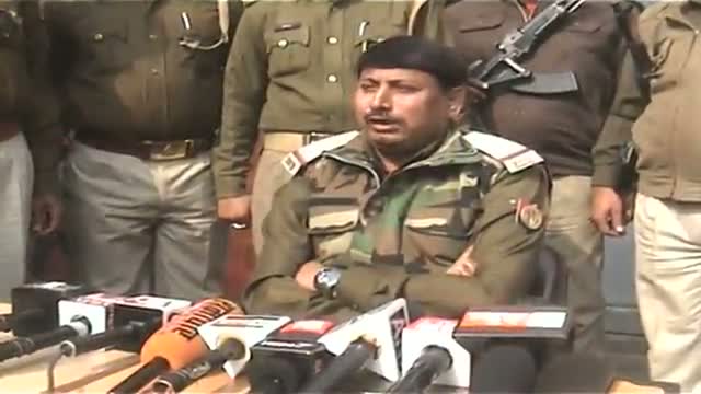 Watch UP railway police nabs youth with foreign made pistols Video