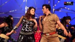 Watch Salman Khan, Akshay Kumar Performance at Umang Police Awards 2013 Video