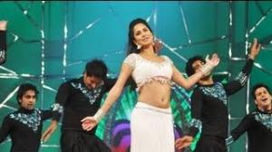 Watch Katrina Kaif Dance Performance at Umang Police Awards 2013 Video