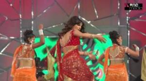 Watch Priyanka Chopra Dance Performance at Umang Police Awards 2013 Video