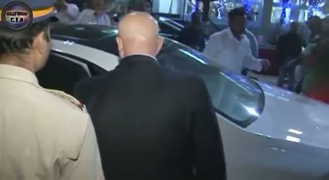 Watch Shahrukh, Salman, Deepika, Aishwarya @ Umang Police Awards 2013 Video