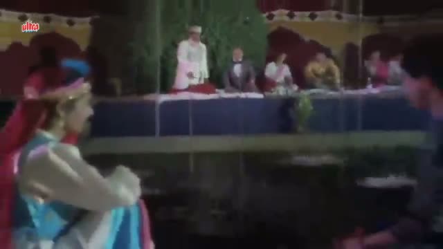 Watch Yaar Ki Gali Mein - Bandook Dahej Ke Seeney Par Song Video