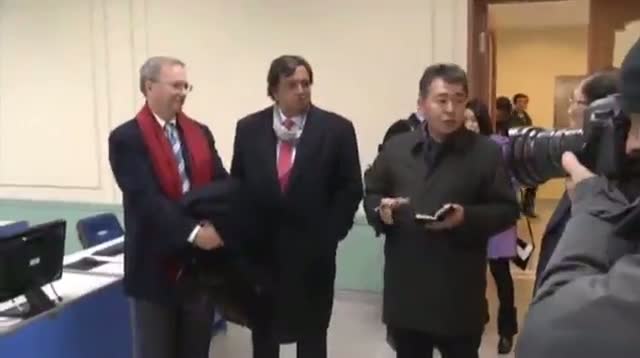 Watch Exclusive: Google Head in NKorea Computer Lab Video