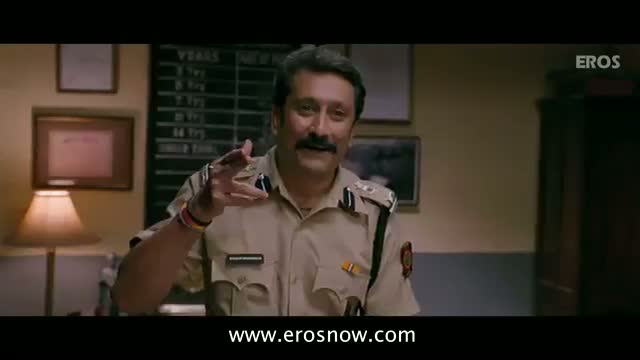 Watch Bahattar Singh Rescues Azad From The Police - Khiladi 786 Video