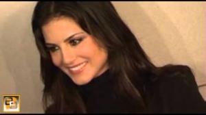 Watch Sunny Leone's LESBIAN ACT in Upcoming Ragini MMS 2 Video