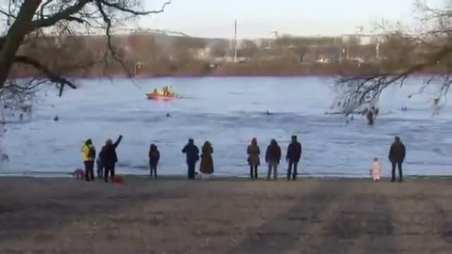 Watch German lifeguards swim for fun in a very cold river Video
