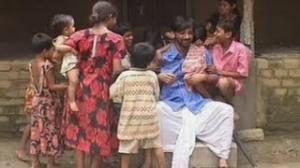 Watch Aage Jaanale Pare - Bengali Video Songs - Bhakta Das Baul Songs Video