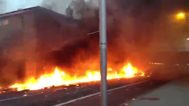 Watch Helicopter crash at Wandsworth Road, Vauxhall Video