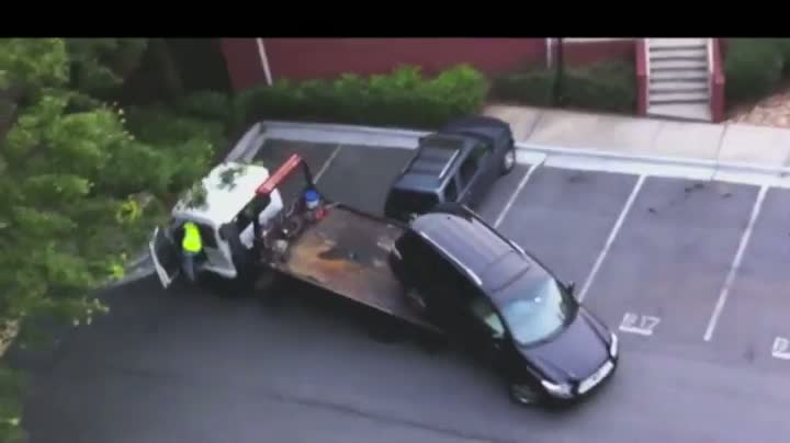 Watch Tow Truck Driver Forgets Parking Brake Video