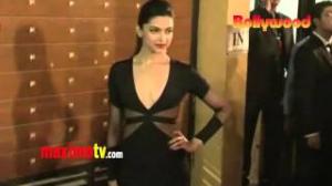 Watch Deepika Padukone 58th IDEA FILMFARE Awards 2013 ARRIVALS in Mumbai Video