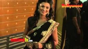 Watch Sayali Bhagat 58th IDEA FILMFARE Awards 2013 ARRIVALS in Mumbai Video