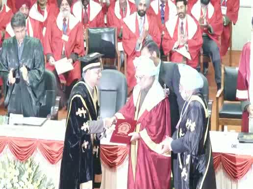 Watch Prime Minister Dr. Manmohan Singh presenting the Gold Medals to outstanding students at the Golden Jubilee Convocation at the Punjab Agricultural University in Ludhiana on December 08, 2012. Video