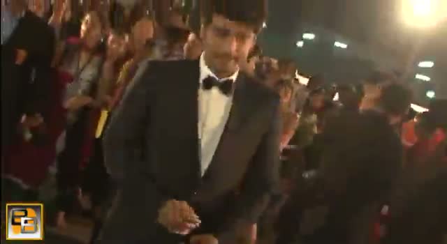 Watch 58th Filmfare Awards 2013 Red Carpet Video