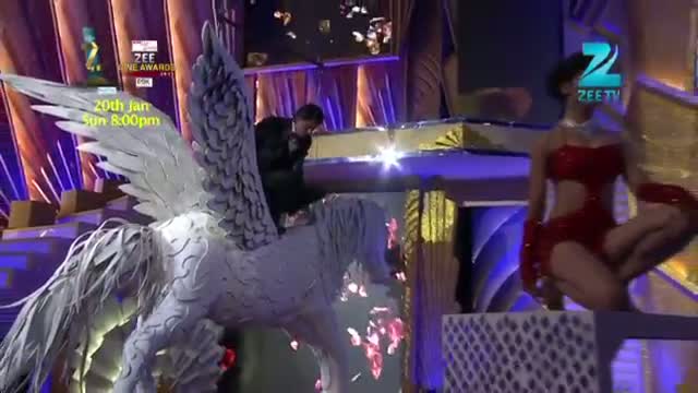 Watch Zee Cine Awards 2013 - Shahrukh Khan & Katrina Kaif Video