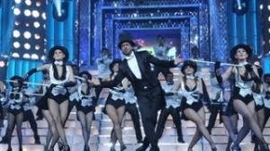 Watch Shahrukh Khan and Anushka Sharma Dance at 58th Idea Filmfare Awards 2013 Video