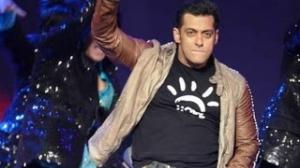 Watch Salman Khan Dance Performing at CCL 2013 GlamNight Video
