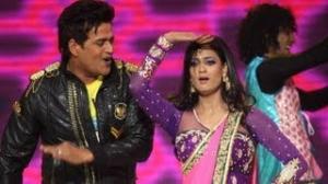 Watch Bollywood Celebs Dance Performing at CCL 2013 GlamNight Video