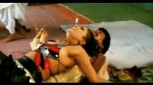 Watch Chhuriyan Chalawe Sabke [Bhojpuri Item Dance Video] Senura Ke Laaj Video