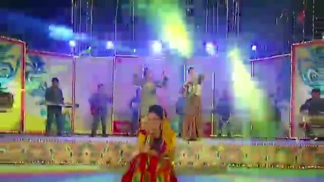 Watch Raavi Te Jhanah Diyan Chhalla - BY Manmohan Waris & Kamal Heer - Nakhra Tera - 2013 Video