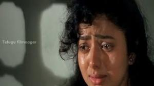 Watch Pelli Chesukundam Scenes - Soundarya leaving her home - Telugu Cinema Movies Video