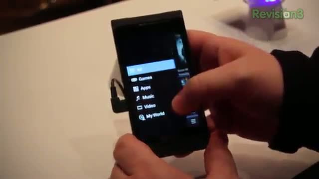 Watch BlackBerry 10 Walkthrough - CES 2013 Video