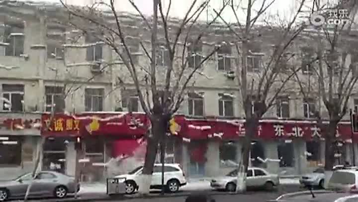 Watch Rooftop Snow Falls In Spectacular Fashion Video