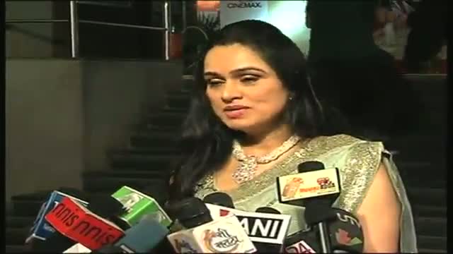 Watch Catch stars at the red carpet of Asha Bhosle's debut "Mai" Video