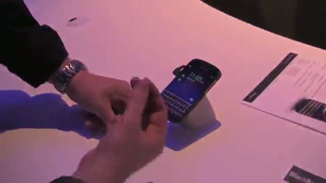Watch BlackBerry Q10 First Look! Video