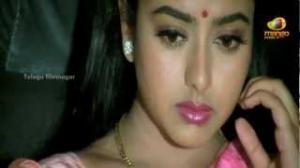Watch Pelli Chesukundam Scenes - Soundarya feeling jealous of Laila - Telugu Cinema Movies Video