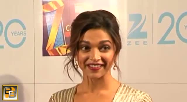 Watch SPOTTED: Deepika Padukone & Ranbir Kapoor EATING from the same PLATE Video