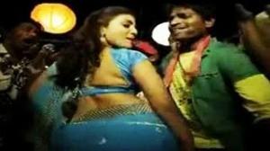 Watch Abbai Class Ammayi Mass Movie Songs - Silk Seera Jaruthunnadi Song - Haripriya, Varun Sandesh - Telugu Cinema Movies Video
