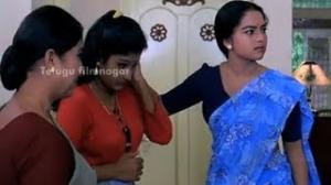 Watch Pavitra Bandham Scenes - Soundarya trying to help her sister - Venkatesh, Soundarya - Telugu Cinema Movies Video