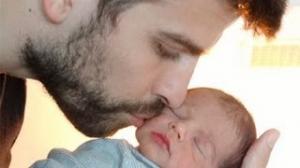 Watch Shakira shows 1st Baby photo with father Pique Video