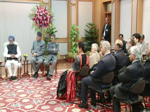 Watch The Prime Minister, Dr. Manmohan Singh releasing the commemorative coins for Silver Jubilee of Mata Vaishno Devi Shrine Board, in New Delhi on January 31, 2013. Video
