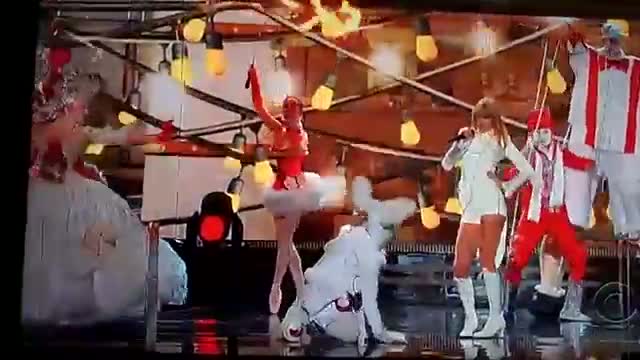 Watch 2013 Grammy Award Performance by Taylor SWIFT - e Are Never Getting Back Together Video