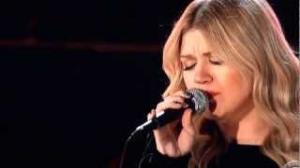 Watch Kelly Clarkson Tennessee Waltz and Natural Woman at Grammys 2013 Video