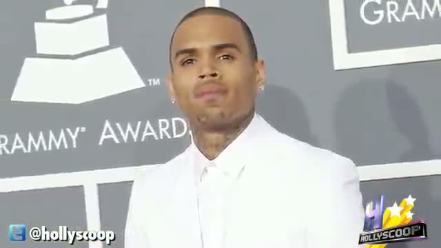 Watch Rihanna & Chris Brown Cuddle Up At 2013 Grammys Video