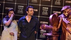 Watch Bollywood Stars Unveiling of Yash Chopras Statue Video