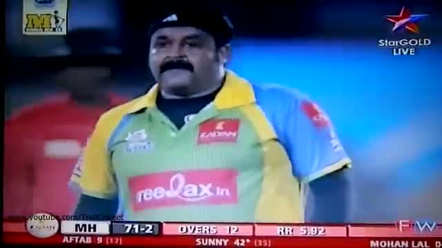 Watch Worst Bowler on this Earth - Mohanlal Video